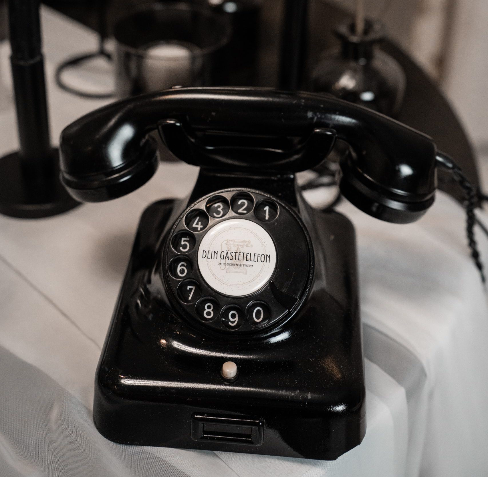 Vintage-Telefon Ebony auf einer Feier