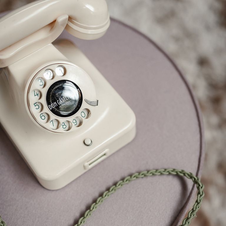 Vintage-Telefon Ivory auf einer Feier